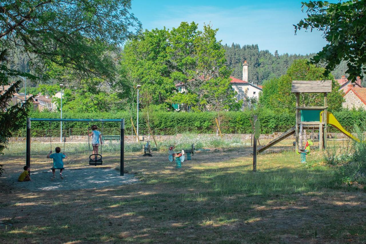 Villages De Gites Le Pigeonnier Le Malzieu-Ville Eksteriør bilde